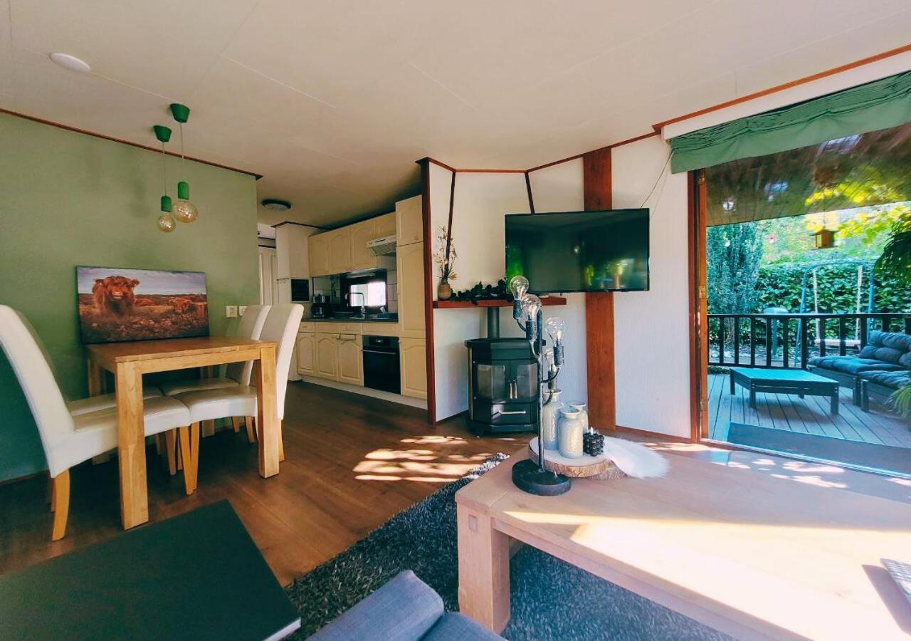 "De Jungle" Chalet Met Veranda Op Ijsselheide Hattemerbroek Veluwe Exterior foto